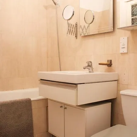 A Cosy Little Nest In The 5th Arrondissement